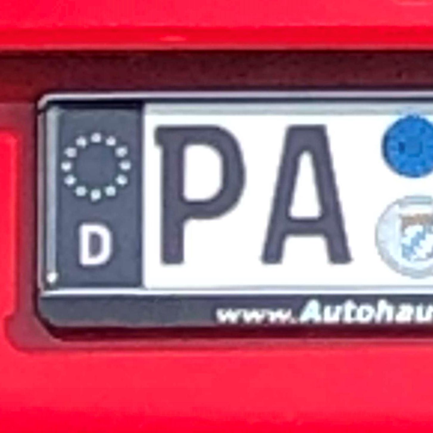 schwarzes Aluschild